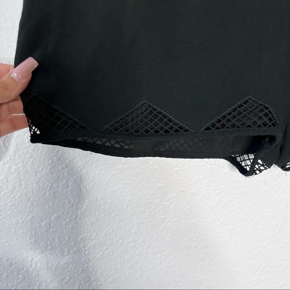 Athleta Shorts Women 24 Trekkie North Black Hiking Or Around Town Stretch L - Picture 3 of 13